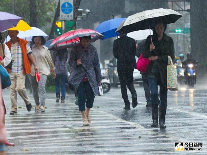 中央氣象局在今（27）日清晨針對台北、新北、基隆等地發布大雨特報。（圖／NOWnews 資料圖片）
