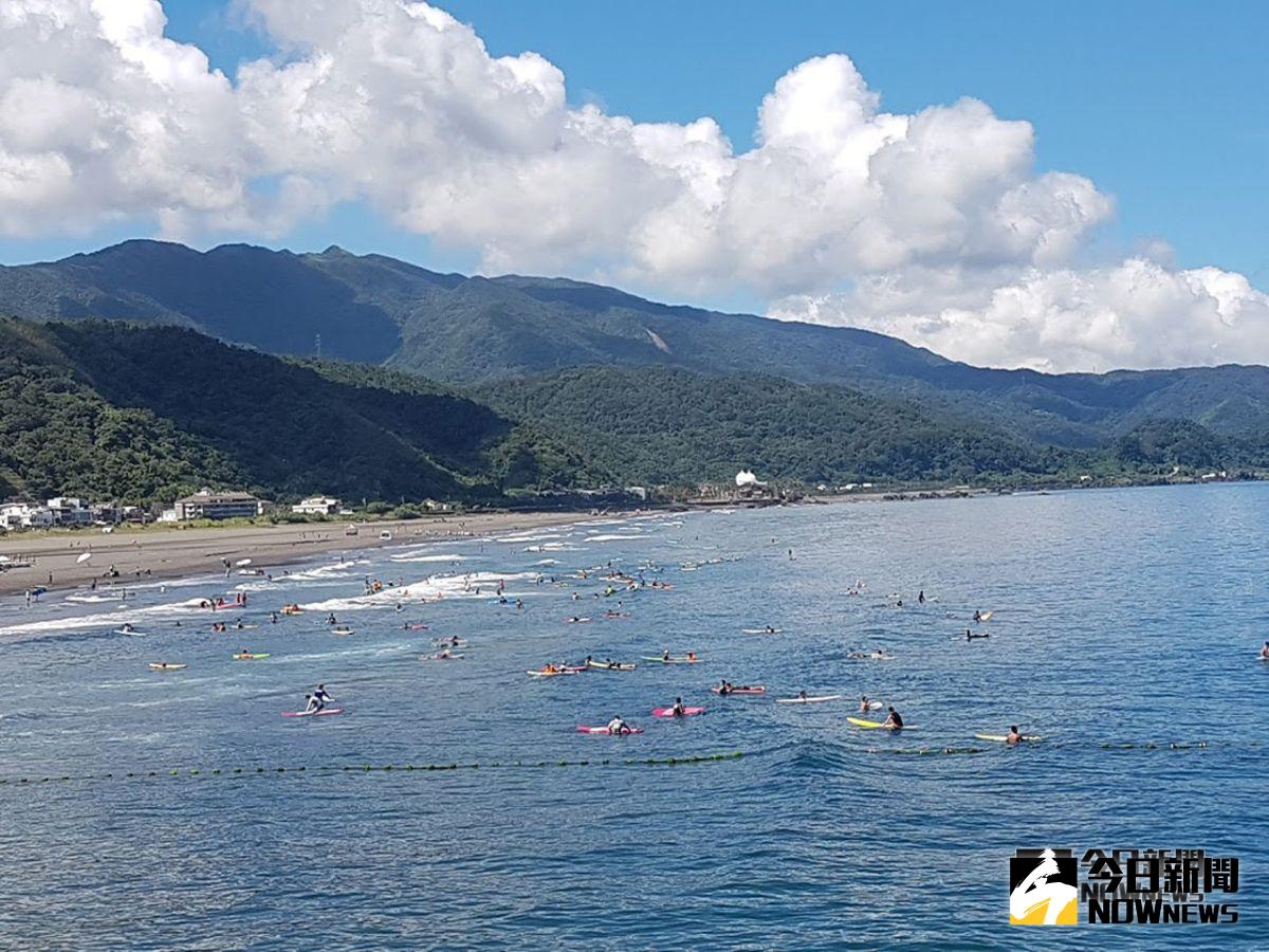 ▲31日晚間，宜蘭頭城石城近岸傳出男子有浮潛失蹤，屍體卡礁石被尋獲。（示意圖非當事畫面／記者李清貴攝 , 2018.09.27)