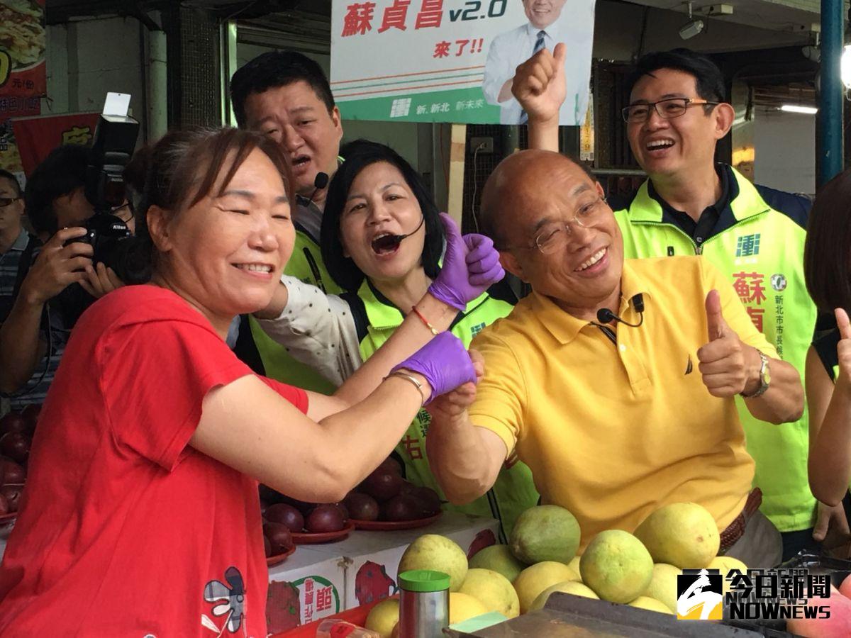 ▲蘇貞昌8月底登記時，在電視政見發表的實施辦法欄位上勾選辯論式。（圖／陳志仁攝）