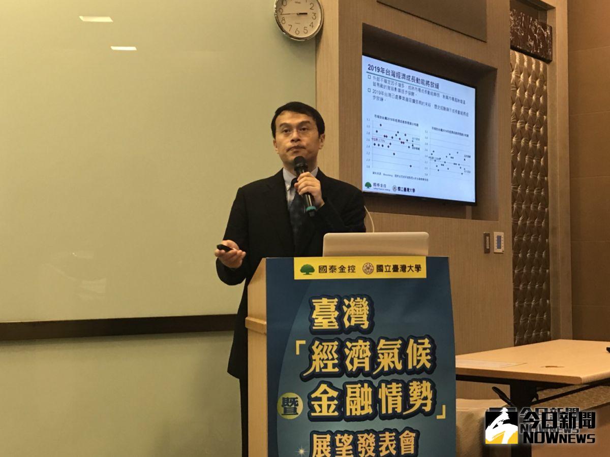 ▲國泰台大產學合作計畫協同主持人徐之強今（13）日表示，由於電價將調漲，上修台灣今年CPI預測值至1.9%，並提醒股市上漲也是通膨的預測因子，股市上漲未來通膨預測也會越來越高。（圖／資料照，記者顏真真 ）
