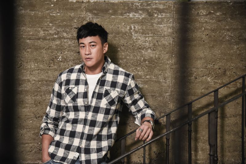 ▲何潤東曾因攜帶大量保險套過海關,遭到盤查,他急忙解釋原因,才獲得放行。(圖/資料照)