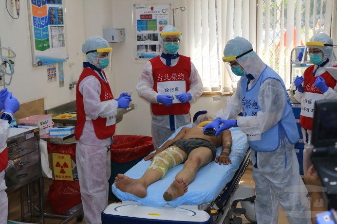 ▲ 核安第24號演習「三級輻傷醫院醫療聯合演練」於臺北榮總等多家醫院舉行。（臺北榮民總醫院提供）