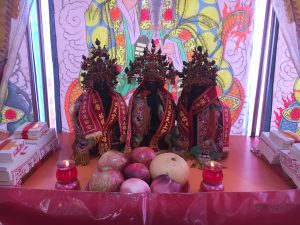 適逢普渡，三位王爺被請至道壇坐鎮。（圖／記者黃彥昇攝）