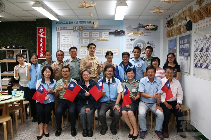 ▲ 三重商工「全民國防暨國軍人才招募專業教室」11日啟用，深化全民國防教育成效。（軍聞社記者李一豪攝）
