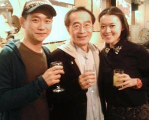 ▲陳家逵（左）與恩師李國修（中）。（圖／客家電視台提供，2018.10.01）