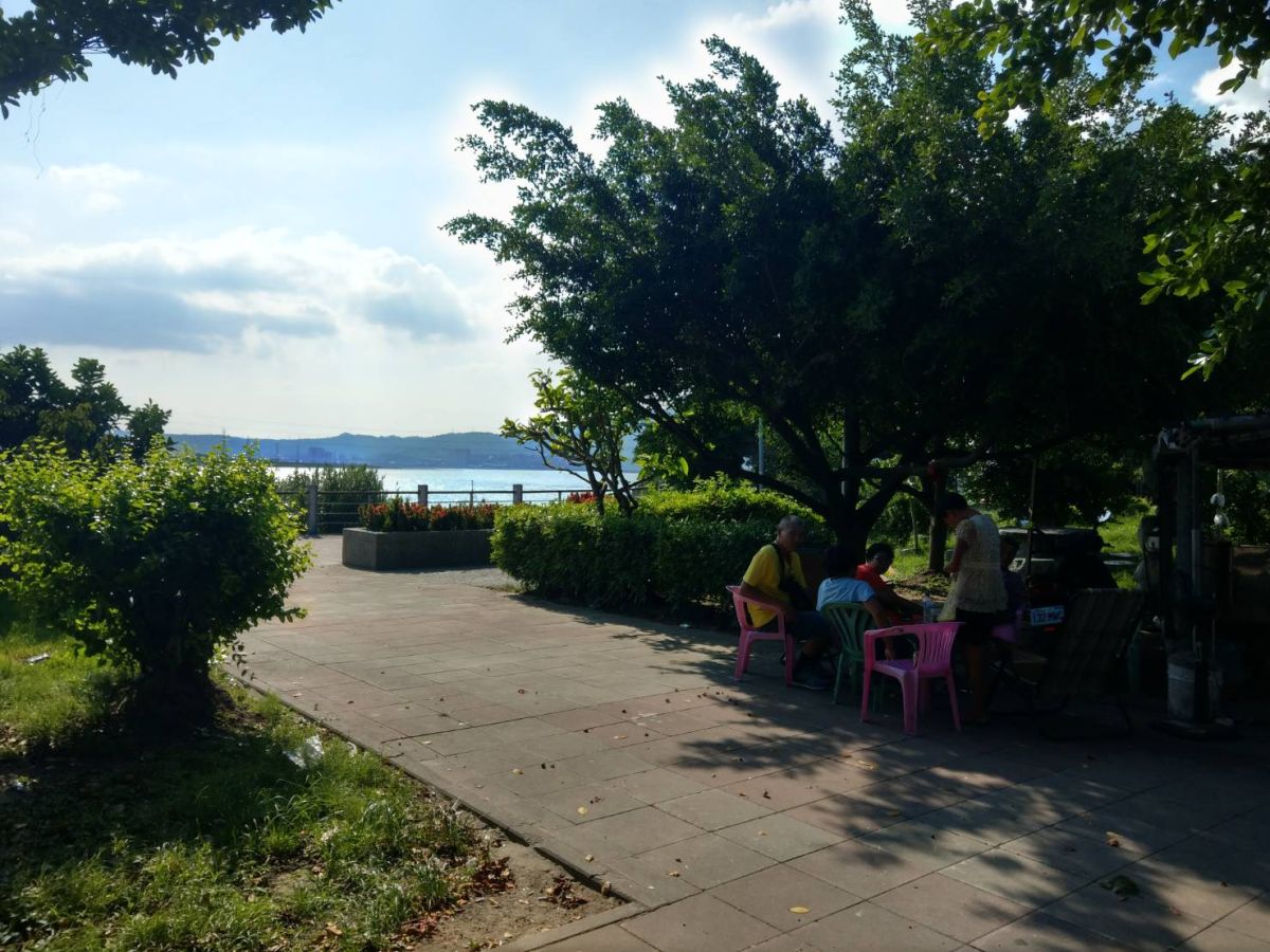 ▲社子島的水岸風光，吸引許多觀光客踩著腳踏車探訪。（圖／記者陳俐穎攝）