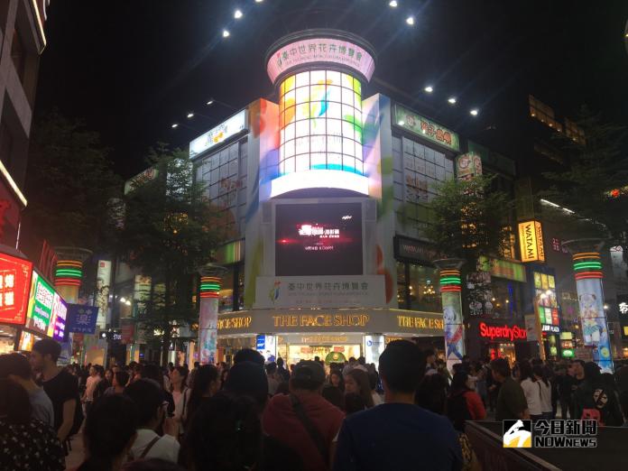 台中世界花卉博覽會，即日起在台北西門町六號廣場的LED巨型電視牆上播放花博影片(圖／台中市政府提供2018.10.1)