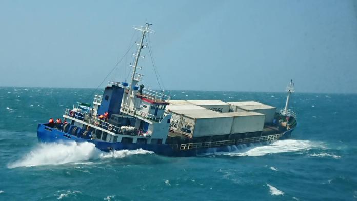 獅子共和國貨輪七美海域遇難　海巡馳援順利救起9人
