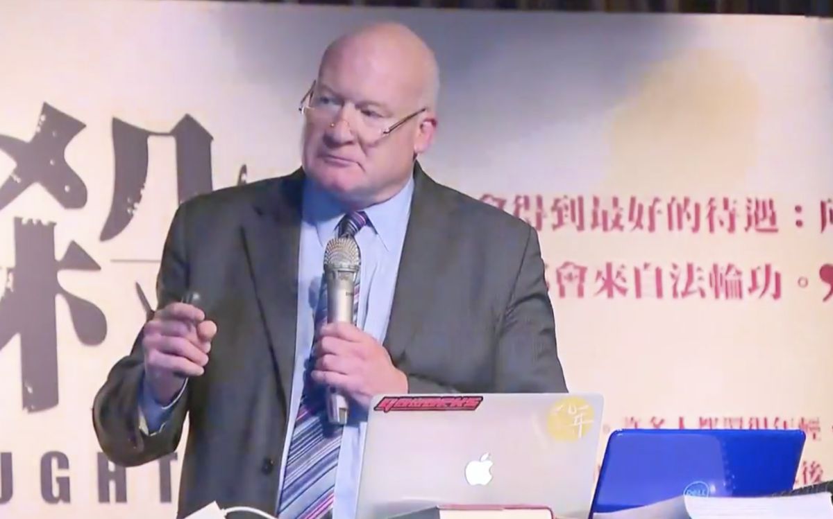 ▲葛特曼步出北檢接受媒體訪問表示：「我能為我所說的負責！」他也強調，接下來要離開台灣，但若檢方傳他出庭，他仍會來台應訊。（資料圖片／翻攝自臉書）