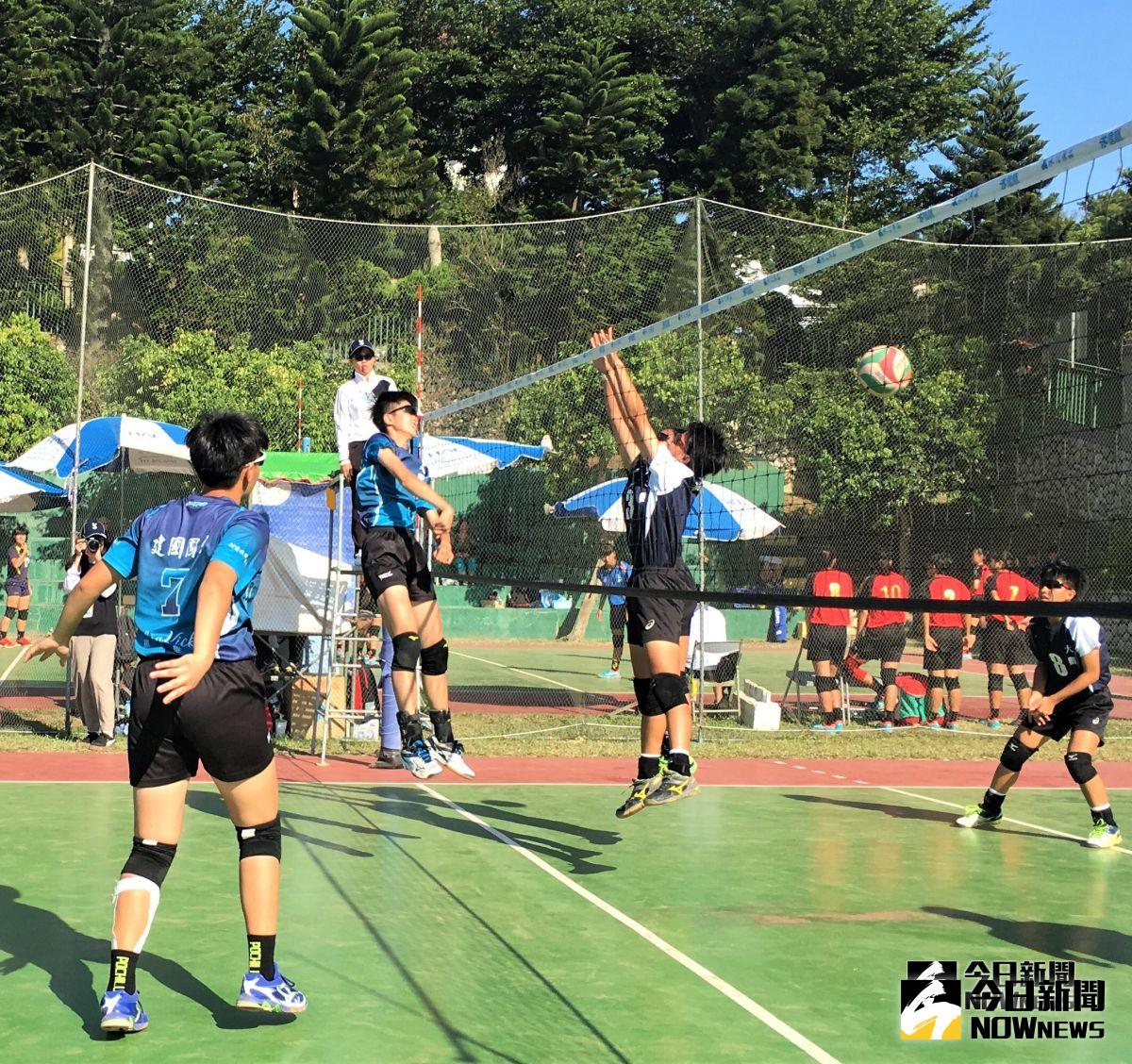 ▲雲林建國國中女排全隊最高174公分的中間手許晏寧(左二)。（圖／記者鍾東穎攝影,2018.10.02）