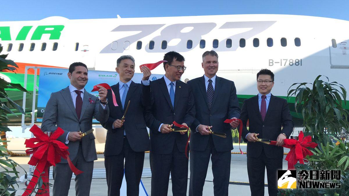 ▲長榮航空首架波音 787-9 客機，美東時間 2 日上午（台北時間 2 日晚間），於南卡羅來納州的波音工廠舉行交機典禮。（圖／記者陳致宇攝）
