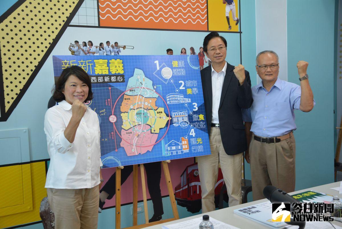 ▲黃敏惠、張善政、胡懋麟三人共同啟動「西部新都心」藍圖亮點儀式。（圖／記者郭政隆攝影2018.10.05）