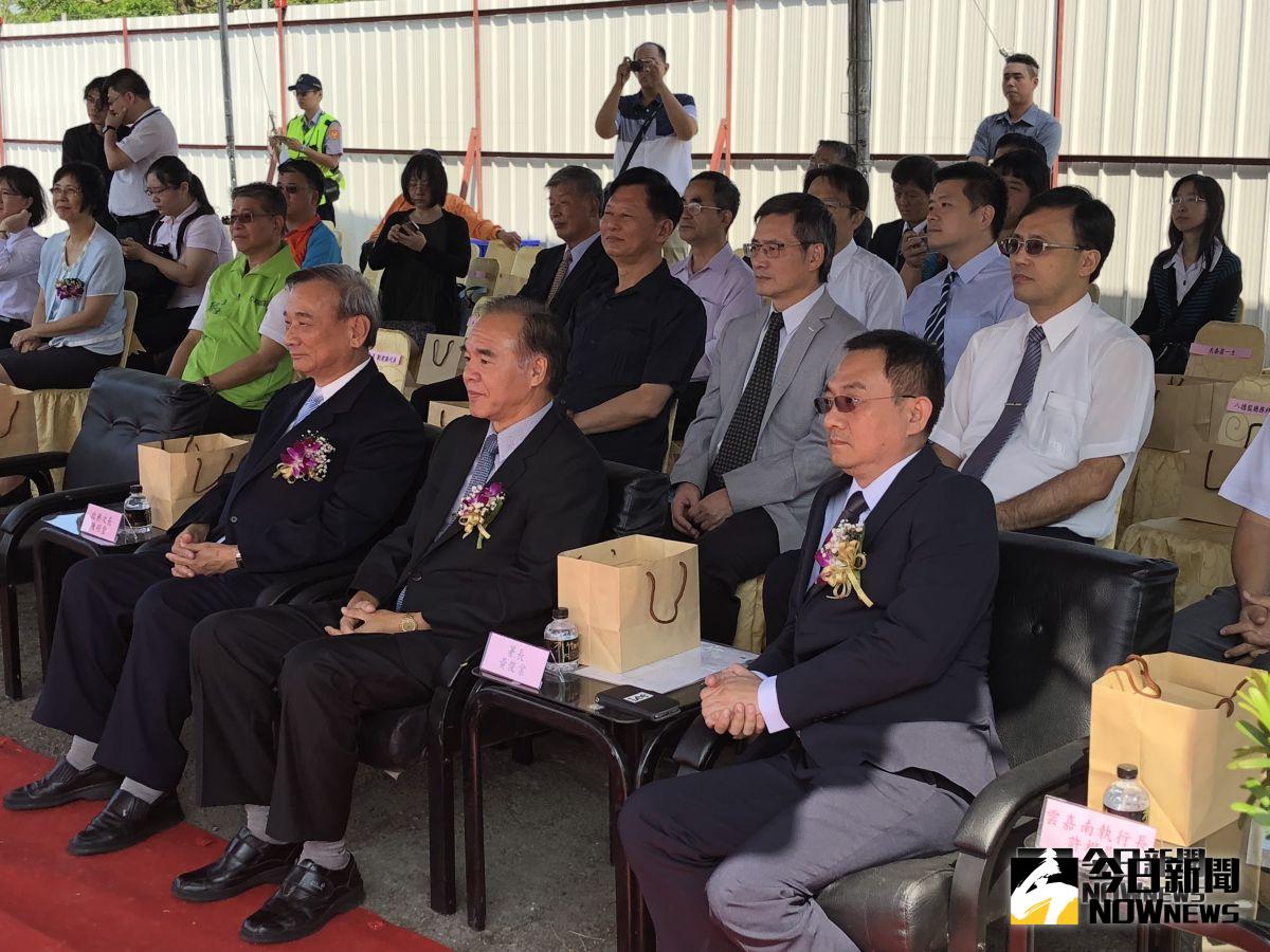 ▲雲林二監獄擴建工程動土，法務部次長陳明堂（前排左）、矯正署長葉俊棠（前排中）、行政院雲嘉南執行長許根尉（前排右1）等人參加。（圖／記者蘇榮泉攝，2018.10.04）