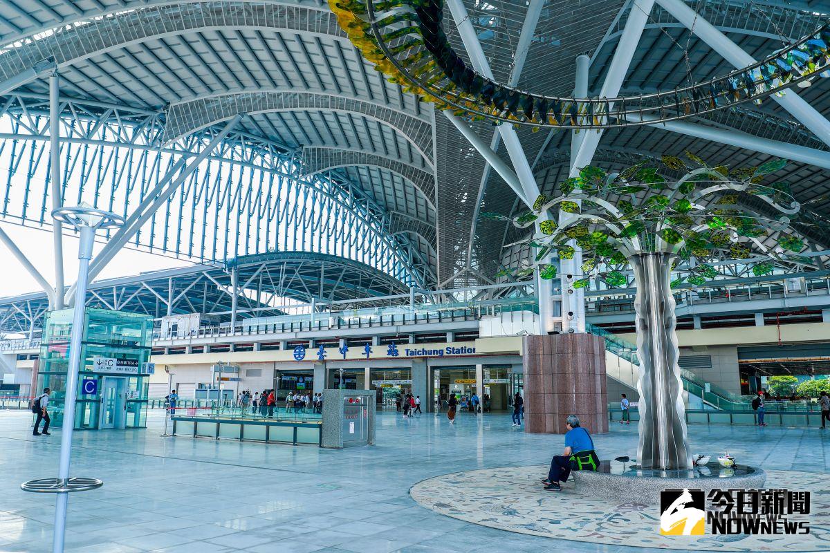 台中火車站新站10月10日開放1樓轉運中心，讓計程車及汽機車進入大平台下方C、D月台接送服務(圖／市政府提供2018.10.6)