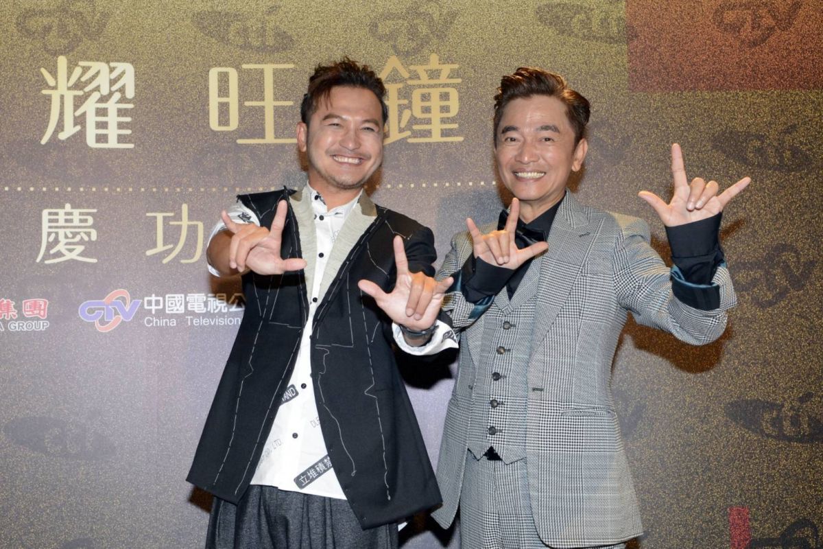 ▲右起吳宗憲、KID林柏昇勇奪「益智及實境節目主持人獎」。（圖／中視提供，2018.10.07）