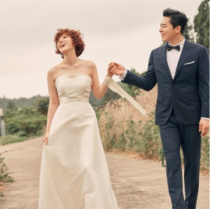 ▲Gummy（左）曹政奭結婚了。（圖／Gummy IG, 2018.10.8）
