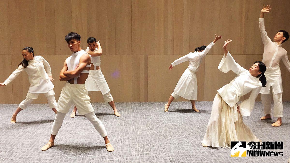 ▲舞者們演出「眾人的派對」部分舞蹈片段，搶先曝光衛武營開幕活動精彩內容。（圖／記者陳美嘉攝 , 2018.10.08 ）