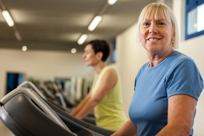 ▲中老年人應該多做一些「阻力性運動」，以及核心肌力的訓練，藉此增加肌肉量，以維持身體平衡能力、柔軟度，就可以減少節磨損退化，降低跌倒風險。（圖／ingimage）