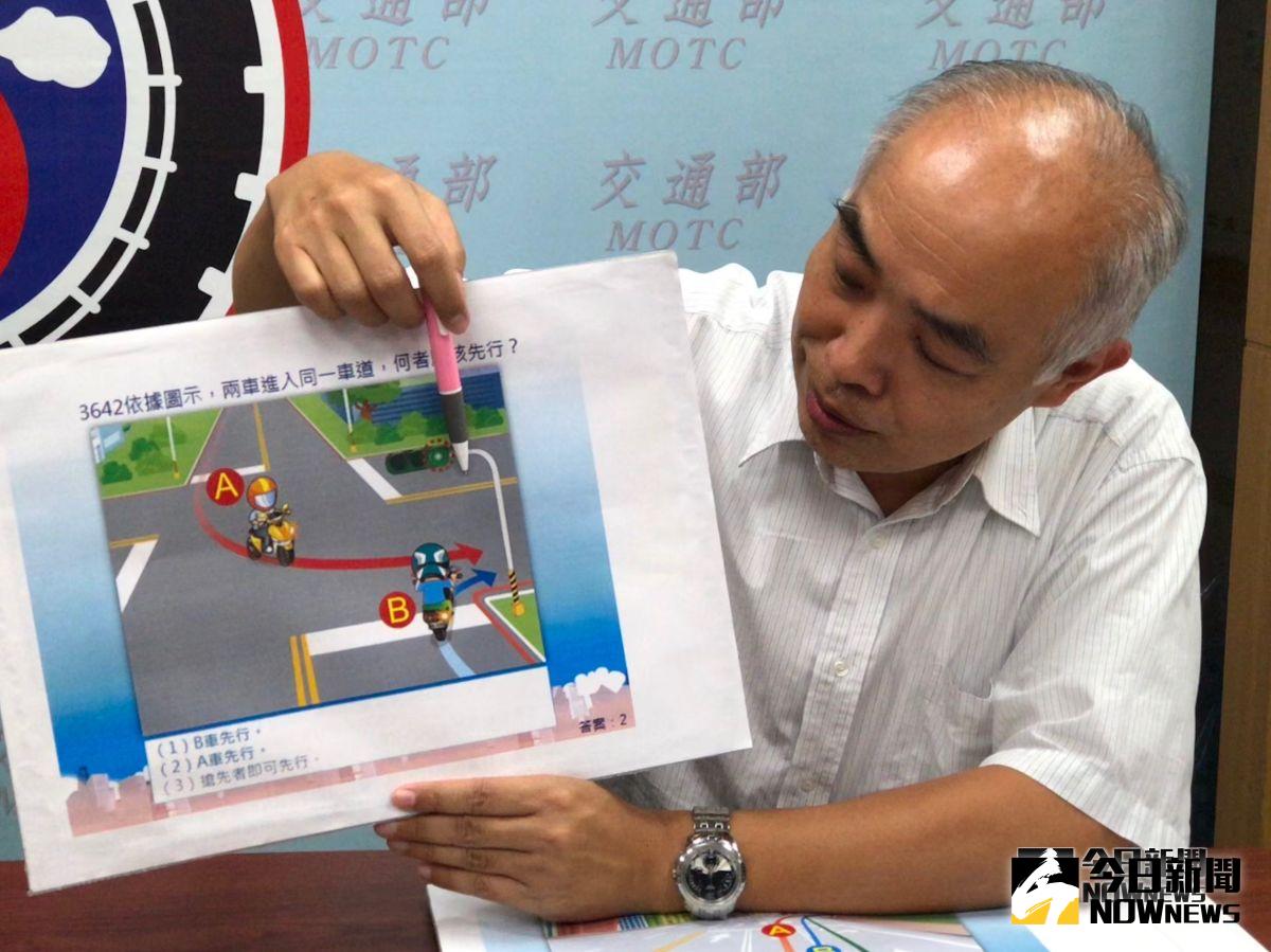 ▲ 11 月起機車考照圖像式情境考題將倍增。公路總局監理組長林義勝強調，考題難度不會增加。（圖／記者陳致宇攝, 2018.10.09）