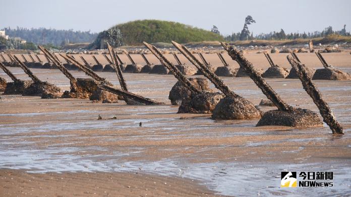 金門海岸旁的「軌條砦」