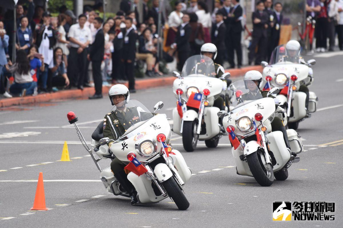 107年國慶大會，暖場序幕憲兵指揮部快反連演出。（圖／記者陳明安攝，2018.10.10）