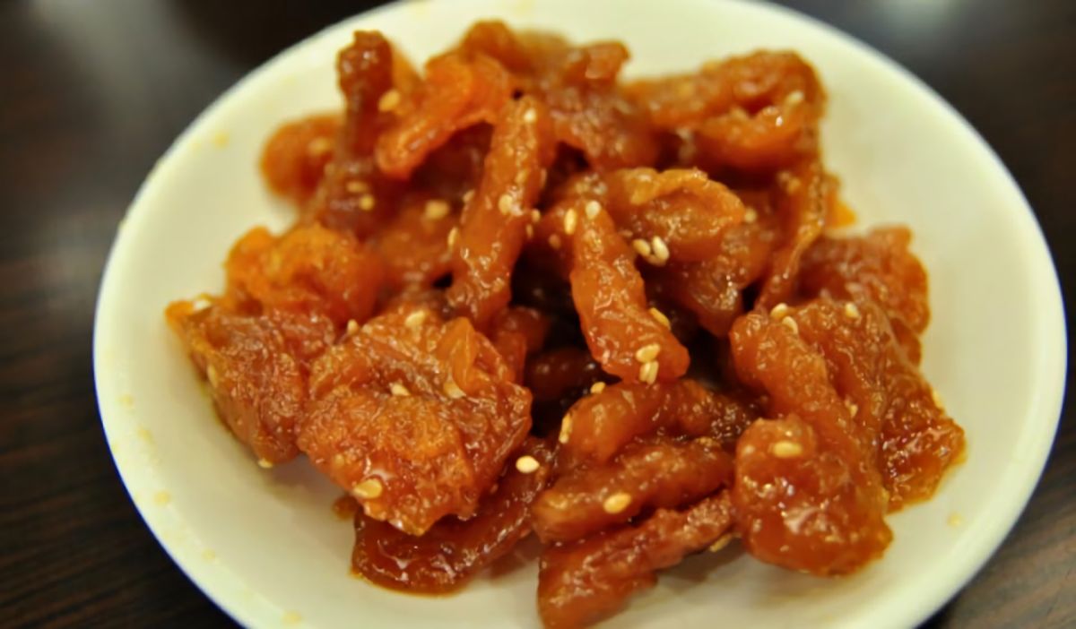 ▲神祕稀飯配菜「甜甜紅紅的」，真名曝光引爆網友熱議。（圖／翻攝自爆廢公社）