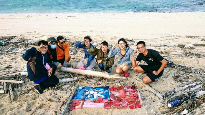 最奇特雙十國慶在澎湖　海廢青天白日旗籲重視海廢問題
