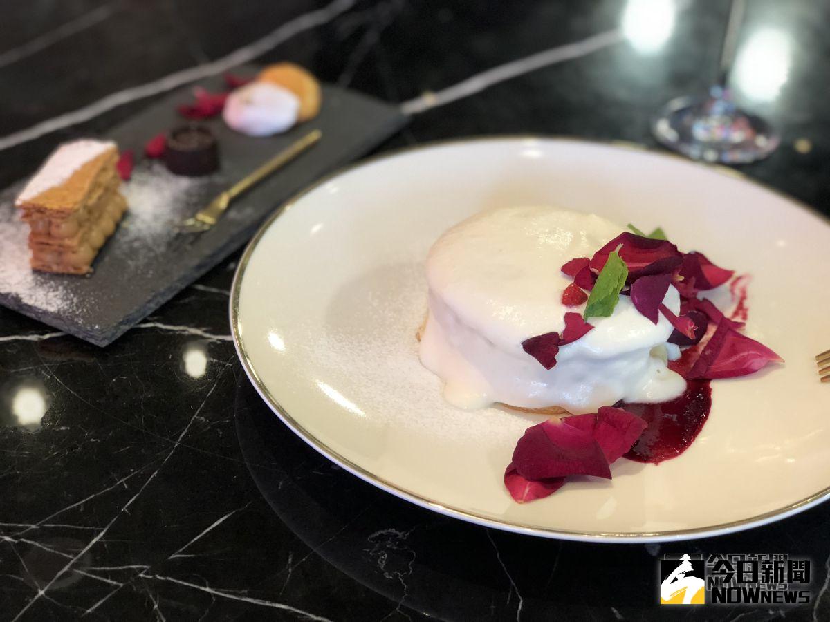 ▲Café del SOL 配合百貨周年慶推出限定「荔枝玫瑰」口味。（圖／記者陳致宇攝, 2018.10.11）