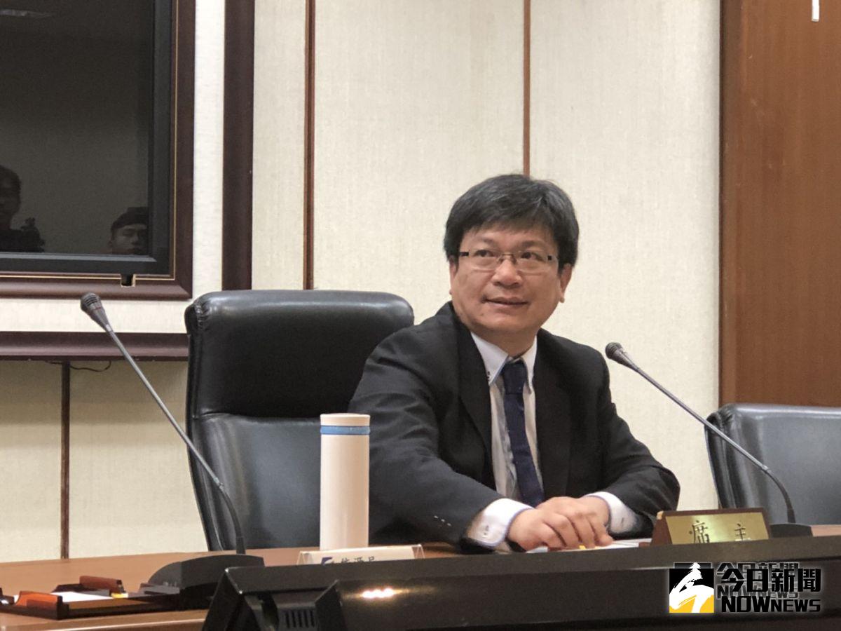 ▲經濟部次長曾文生針對深澳電廠停止興建做說明。（圖／記者彭夢竺攝，2018.10.12） 