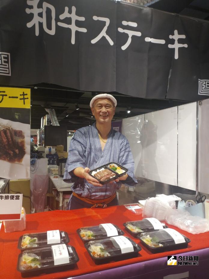 新光三越台中店舉辦日本商品展，主題是犇牛美食祭，連和牛便當都端上桌。（圖／金武鳳攝，2018.10.12)