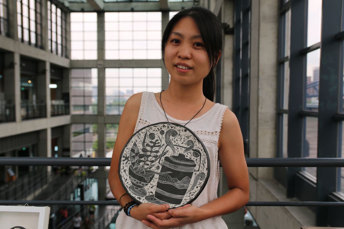 ▲李婉萍樂觀面對身體永久的傷痕，過往記憶成為她陶瓷創作的一部分。（圖／鶯歌陶瓷博物館提供）

