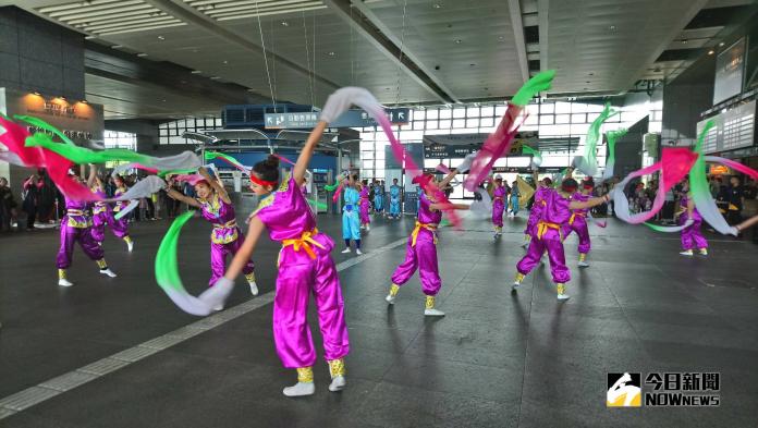 台中國際踩舞祭　舞者高鐵台中站快閃演出
