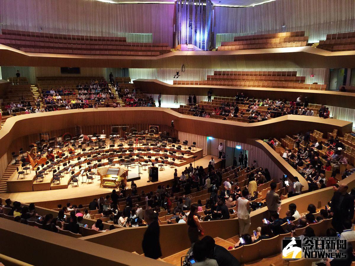 ▲衛武營國家藝術文化中心擁有台灣唯一的葡萄園式音樂廳。（圖／記者陳美嘉攝 , 2018.10.13）