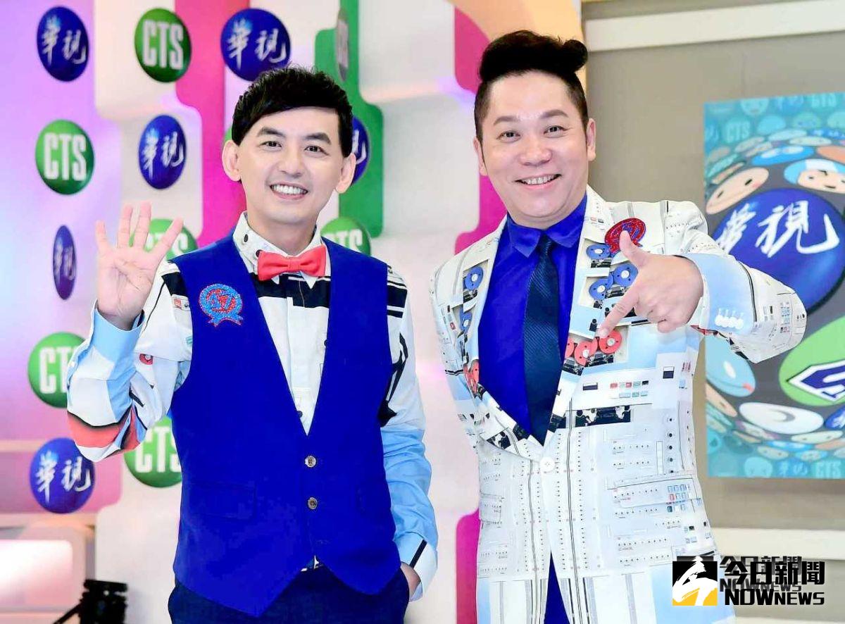 ▲黃子佼、卜學亮相識30年。（圖／華視提供，2018.10.14）