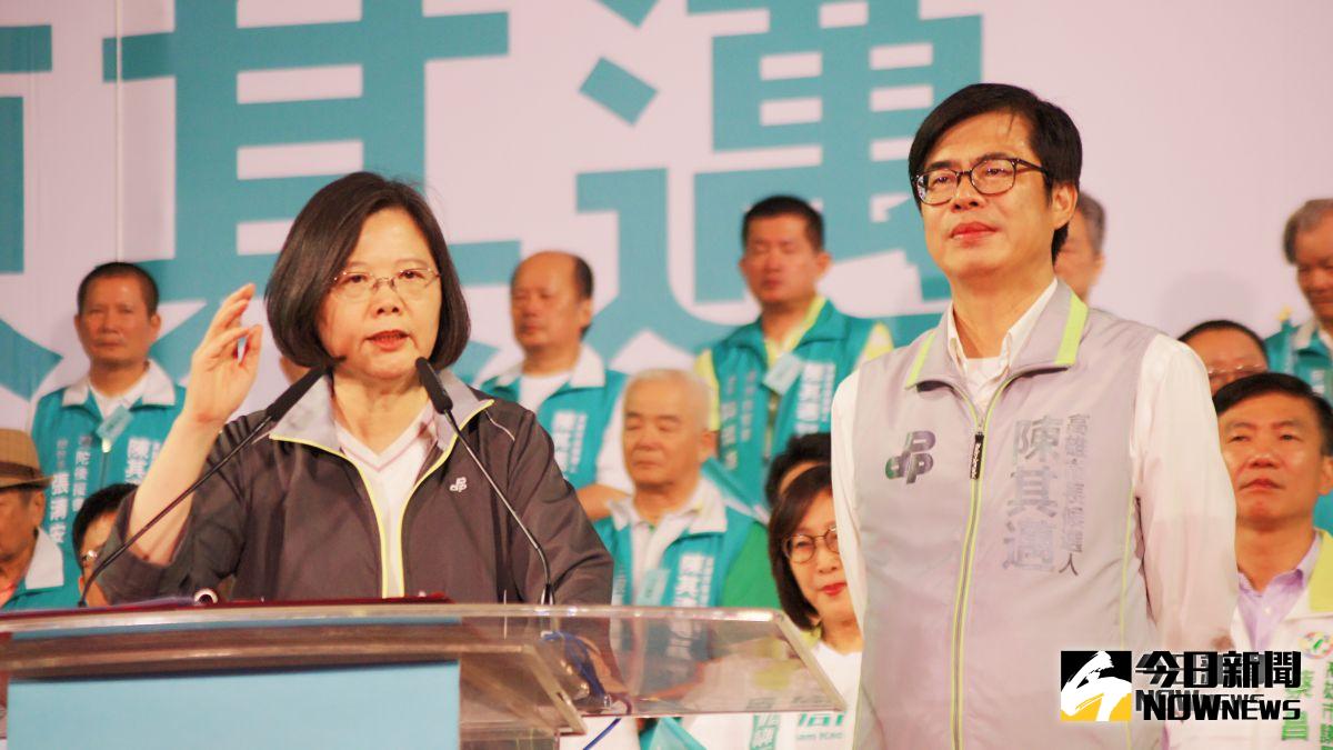 ▲民進黨高雄市長參選人陳其邁 14 日在鳳山舉行競選辦公室成立造勢晚會，總統蔡英文到場力挺。（圖／記者郭俊暉攝 , 2018.10.14）