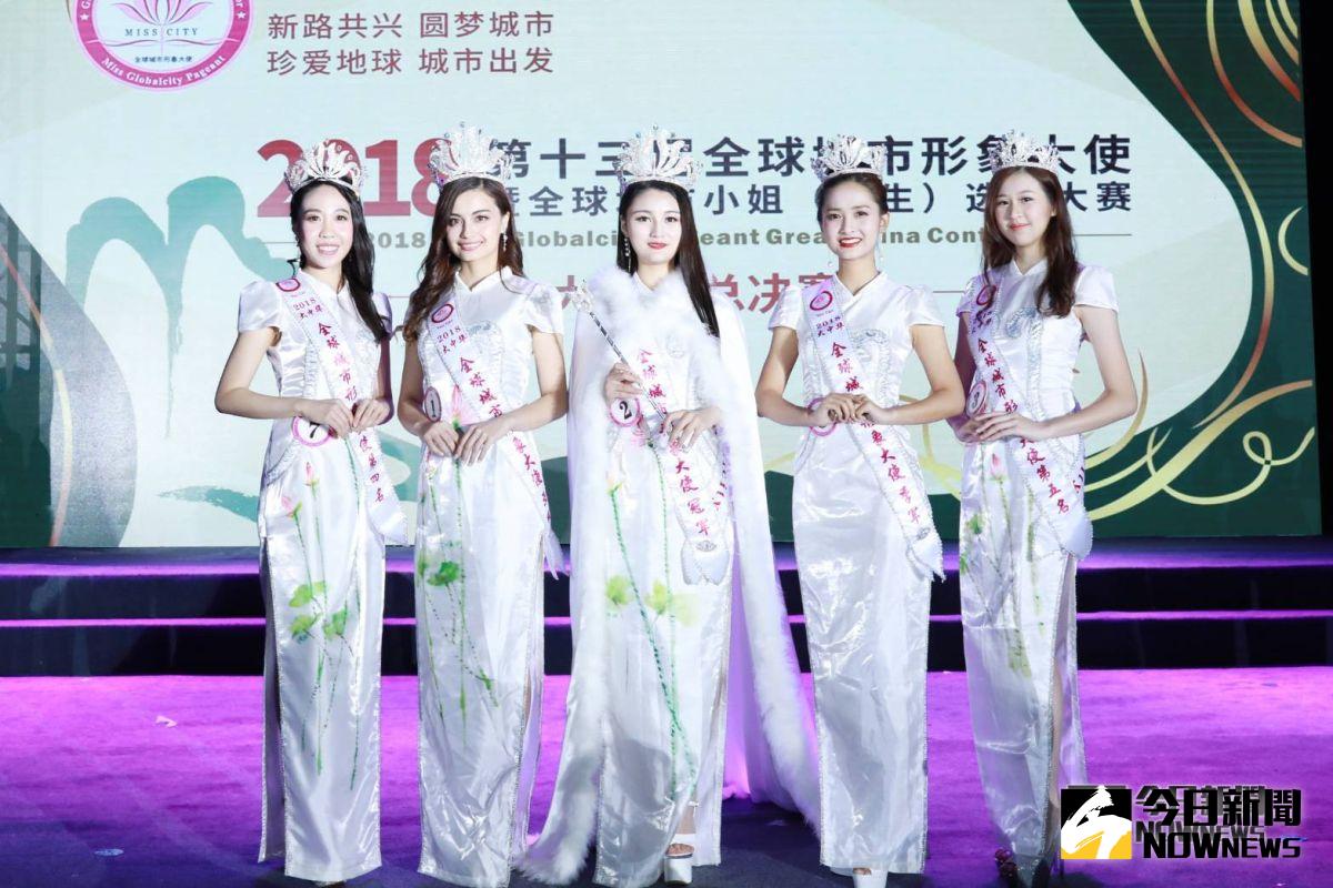 ▲大中華總決賽城市小姐五前五名賴韋如（左起）、李棠霓、馬迪妮、何玉潔、周佳豫。（圖／全球城市小姐選拔大會提供，2018.10.15）