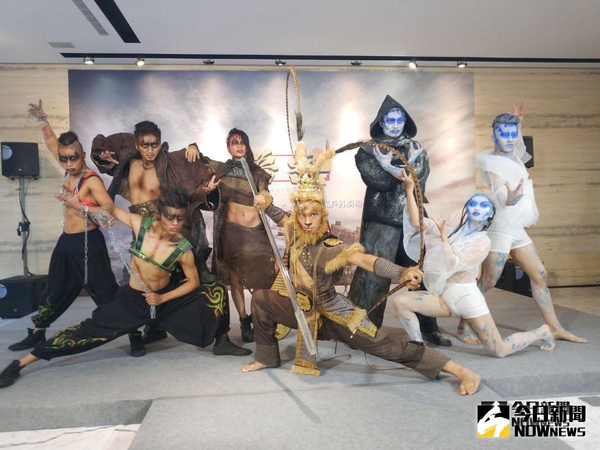 太陽劇團前首席舞者張逸軍領軍演出「悟空」，集結聲光炫酷造型及高空特技，視覺效果超震撼（圖／金武鳳攝，2018.10.15)