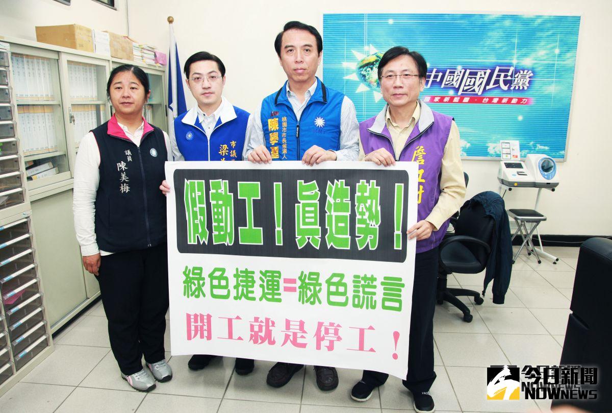 ▲桃園市政府今天盛大舉辦「桃園捷運綠線GC01標高架段(南段)土建統包工程開工祈福典禮」，國民黨市長候選人陳學聖在市議會黨團召開記者會痛批，這是標準的「假動工　真造勢」。（圖／記者李春台攝, 2018.10.15）