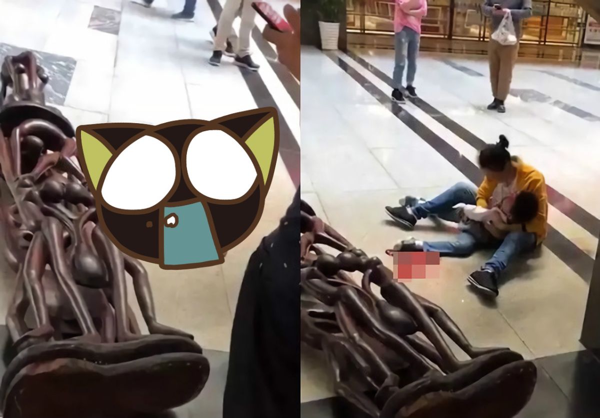 ▲男童遭數噸重木雕壓死，母親見狀後傷心地抱著痛哭。（圖／翻攝自微博）