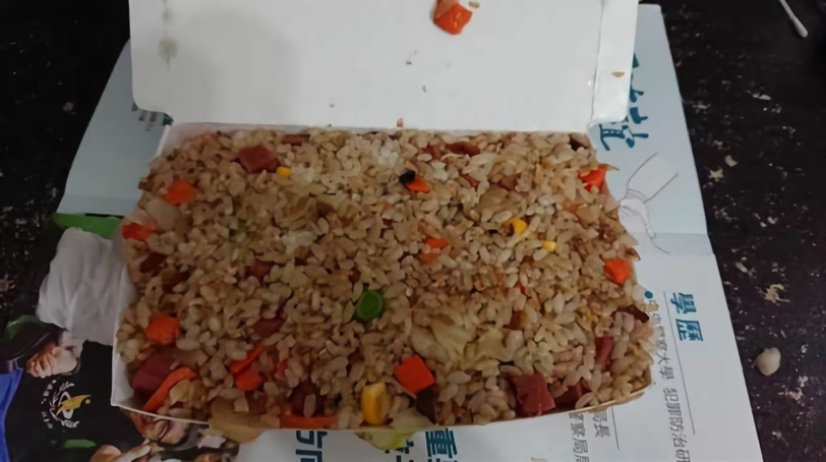 ▲這份CP值破表的炒飯引起網友熱烈討論。（圖／翻攝爆廢公社 , 2018.10.16）