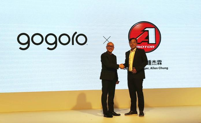 ▲宏佳騰董事長鍾杰霖（右）與Gogoro執行長陸學森（左）共同宣布合作計畫。（圖／公關照片）