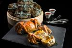 MOTPE - 花雕蒸大閘蟹 Hairy Crab, Steamed ▲米其林一星餐廳雅閣選用苗栗養殖、每隻重達 6 兩的大閘蟹,推出「秋豐蟹宴」饗宴。(圖/台北文華東方酒店)