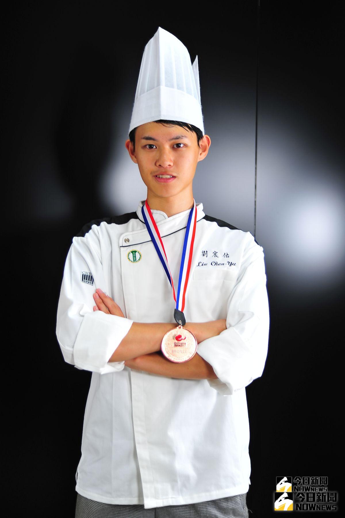 ▲大葉大學餐旅管理學系大三生劉宸佑，獲得「餐飲界哈佛」法國費杭迪高等廚藝學校的錄取通知。（圖／記者陳雅芳攝，2018.10.17)