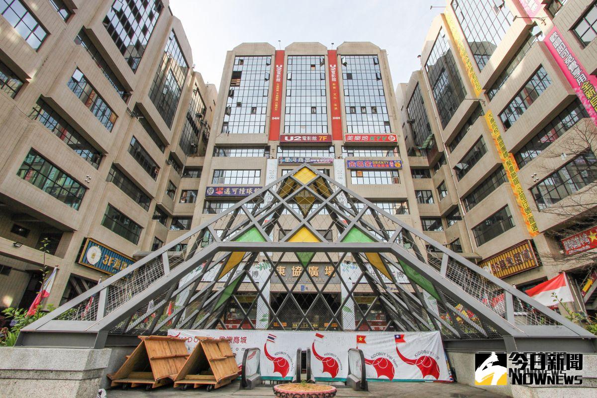 ▲台中東協廣場是移工喜愛聚集之地。(圖／記者柳榮俊攝2018.10.18)