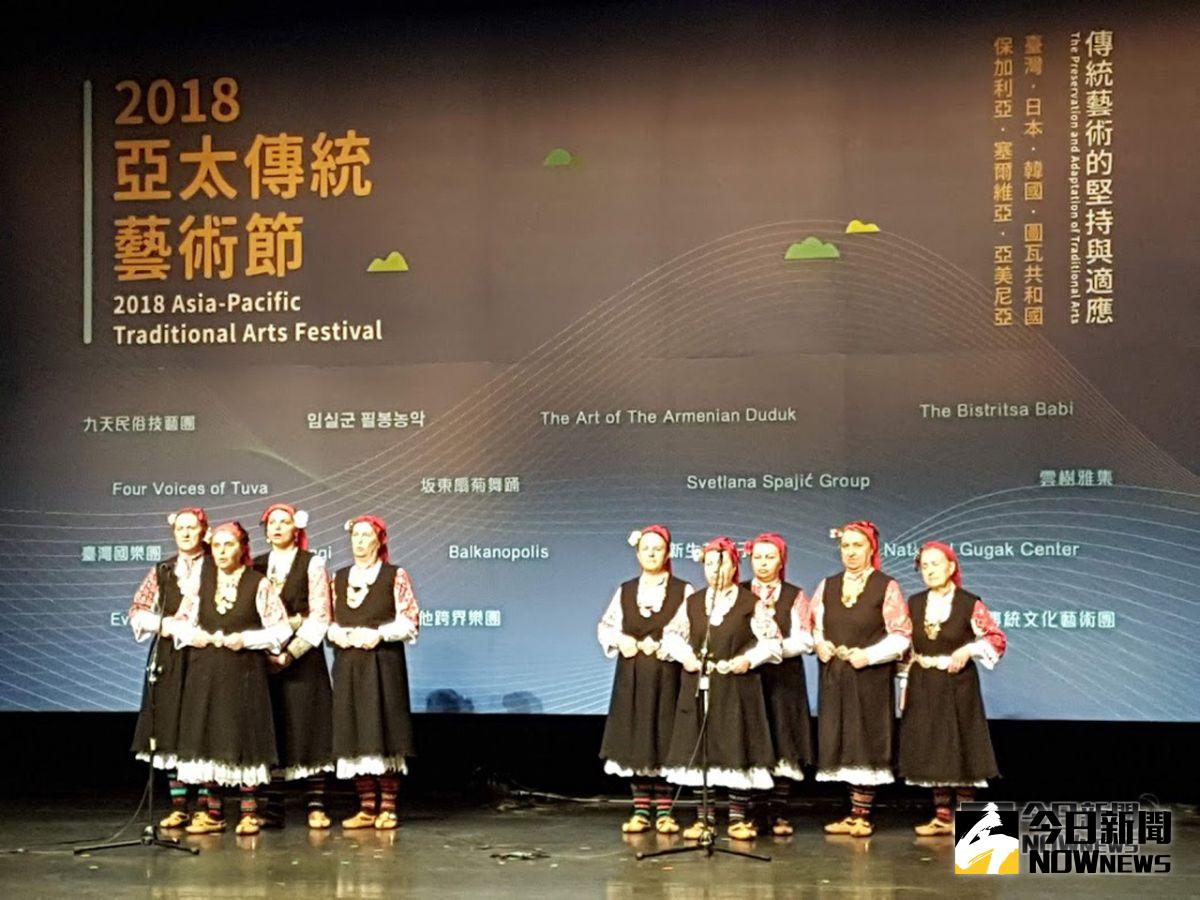 ▲保加利亞比斯萃薩由「產婆」所組成的女性耆老在傳藝中心宜蘭園區帶來百年歷史的複音歌唱。（圖／記者李清貴攝,2018.10.18)