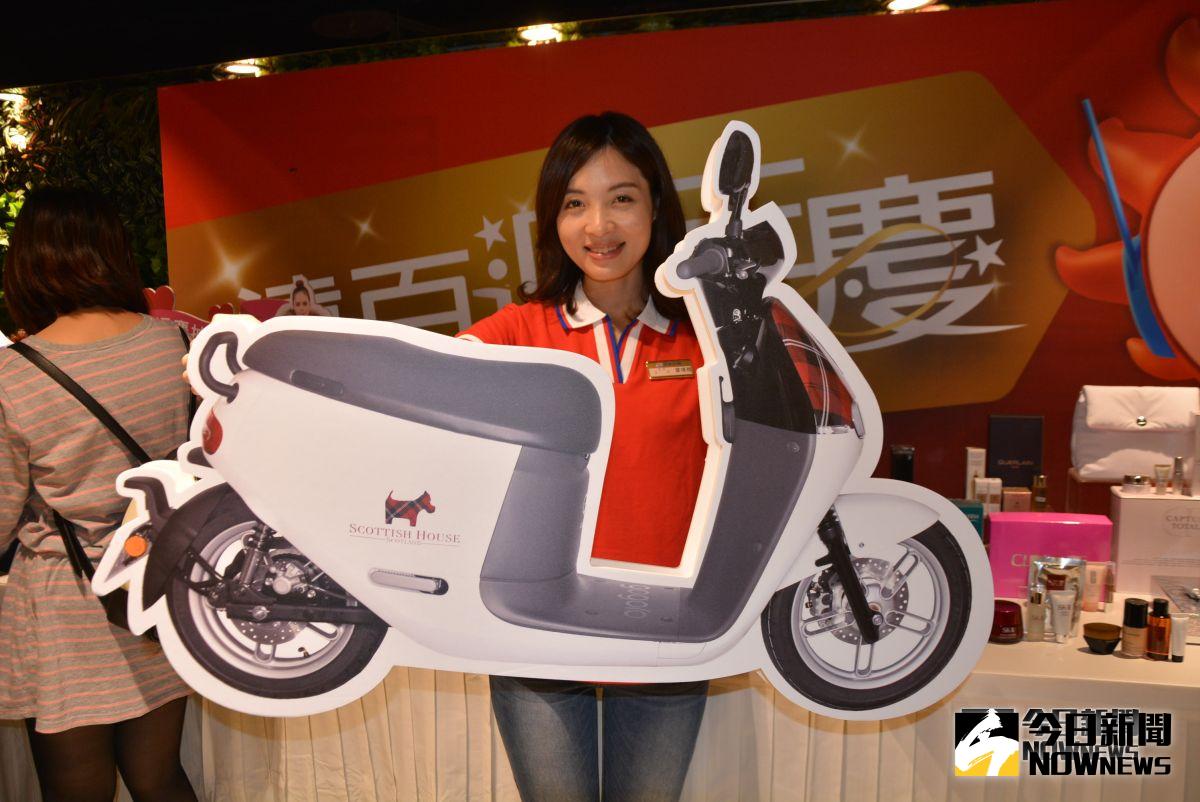 ▲週年慶是民眾挑好貨、撿便宜的好時機。（圖／記者郭政隆攝影2018.10.18）