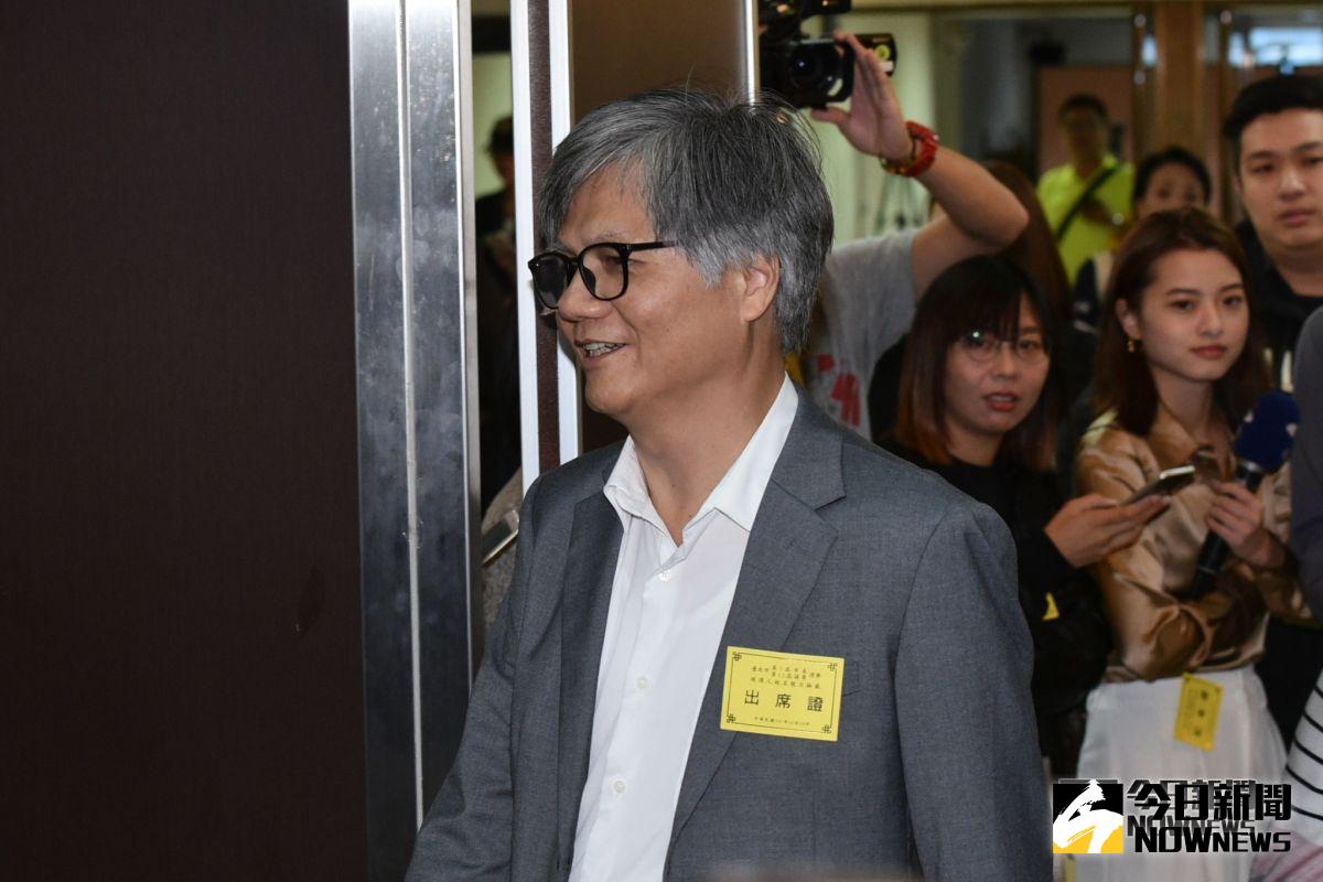 ▲無黨籍台北市長候選人吳萼洋11日在政見發表會上加碼，當選市長後市府將提供蜂蜜檸檬水供市民使用。（資料照／記者呂炯昌攝, 2018.10.19）