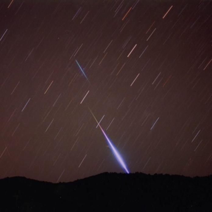 ▲獵戶座流星雨即將於 10 月 21 日達到極大期，每小時可看見 20 多顆流星。（示意圖／台北市天文館提供）
