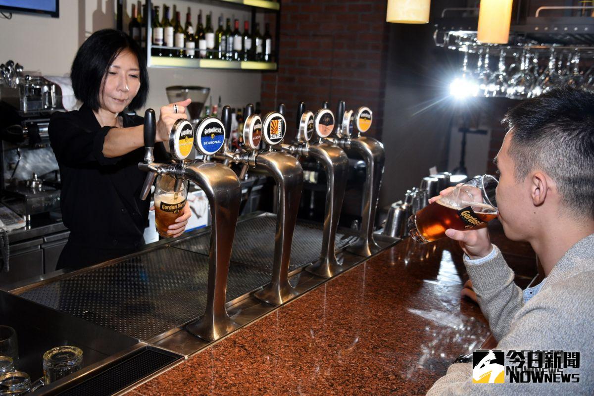 ▲台灣近年吹起一股精釀啤酒熱潮，使得台灣的喝酒文化慢慢從拼酒、牛飲，轉變為品飲、享受。（圖／記者林柏年攝影） 