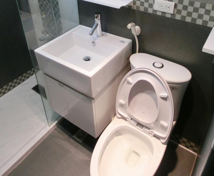 ▲浴室裝修使用易裝板新工法，相較一般整修可節省一半的時間。（圖／廚衛家股份有限公司提供）